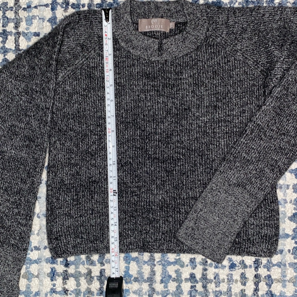 Brodie Cashmere Charcoal Grey Cropped Sweater EUC - Picture 2 of 6